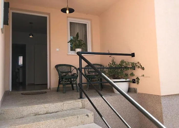 Semesterbostad House Franny